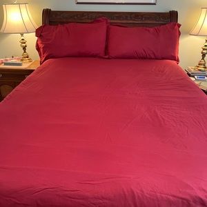 King size red duvet with 2 king shams